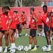 El Sevilla se ha vuelto a ejercitar este lunes.
