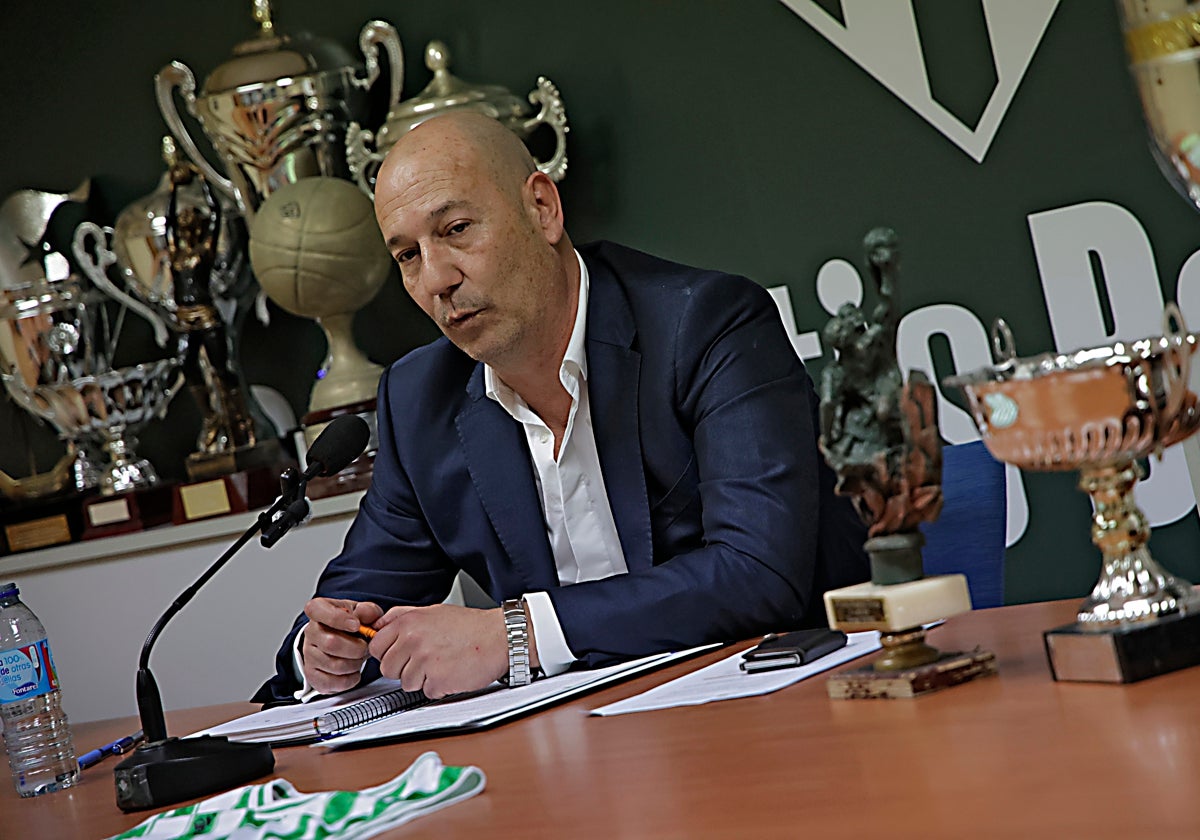 Pedro Fernández, en una rueda de prensa en las oficinas del Betis Baloncesto