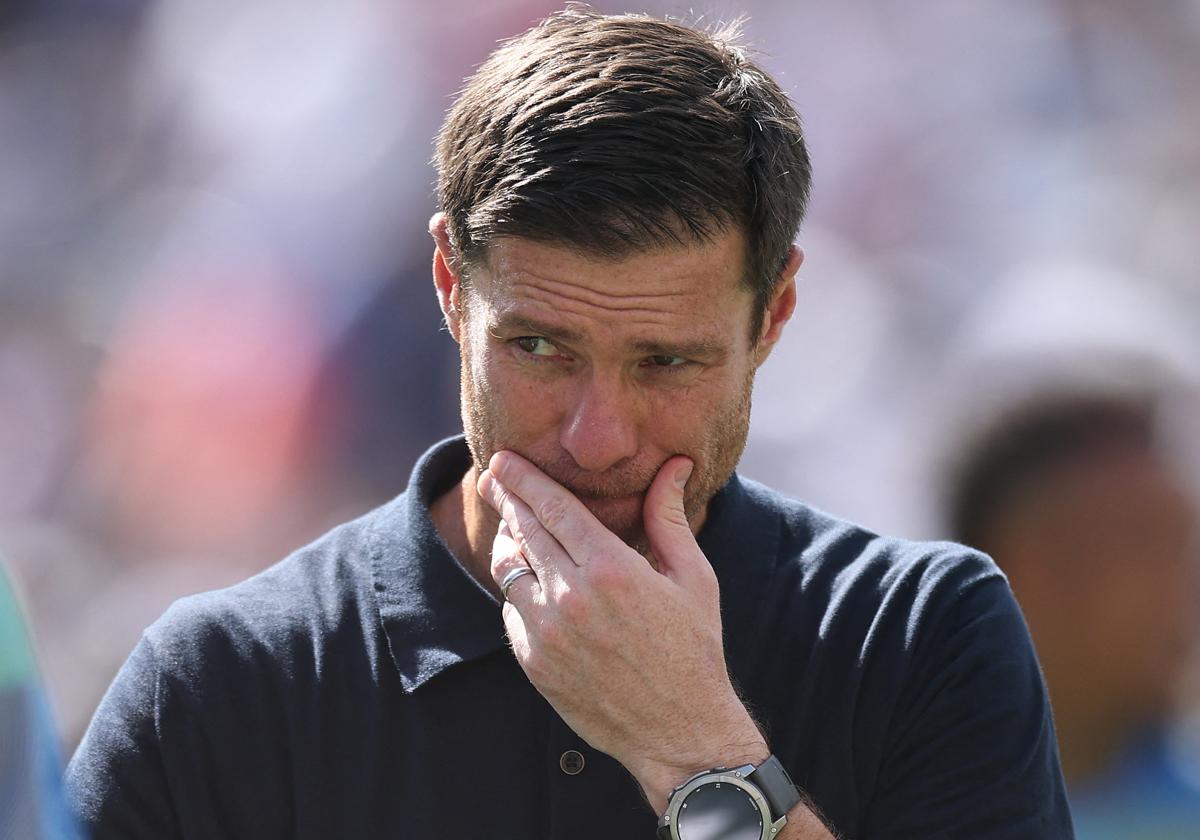 Xabi Alonso, pensativo durante el PSG-Real Madrid del Mundial de Clubes