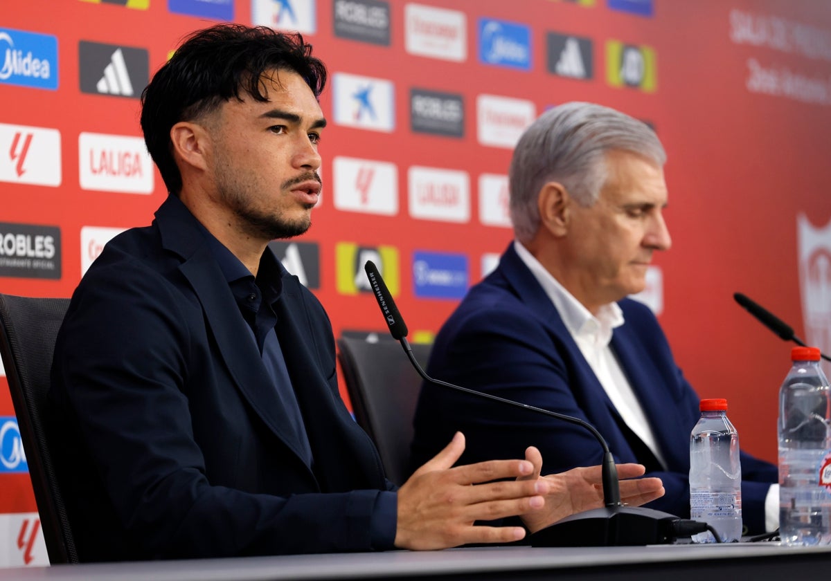 Gabriel Suazo, en su presentación junto a Antonio Cordón