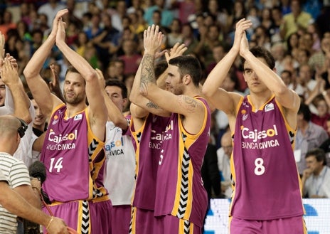 Secondary image 1 - Above, the Betis Baloncesto promotion celebration at the Caja Mágica; below left, Pancho Jasen, Guille Rubio, and Satoransky greet the San Pablo fans; below right, Raúl Pérez, giving a pass
