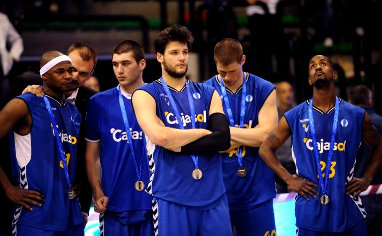 Main image - Above, Cajasol, runner-up in the Eurocup in Treviso; bottom left, Porzingis shooting a basket during the 2013-2014 season; and bottom right, Elmer Bennett wearing Cajasol's black jersey from 2008-2009.