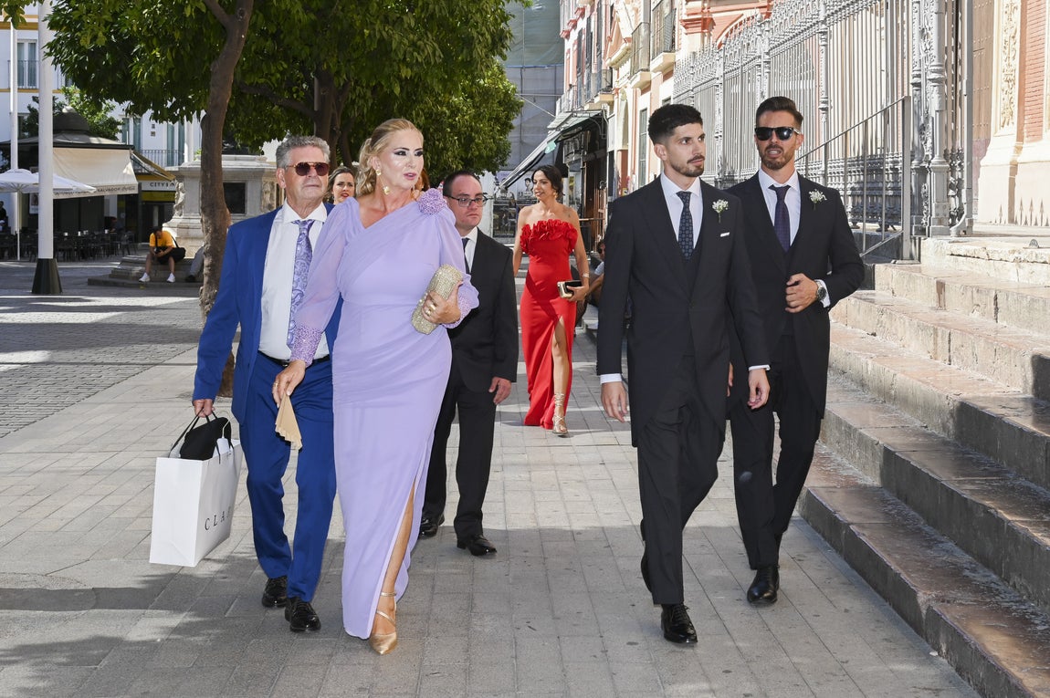 La boda de Fabián Ruiz en la iglesia del Salvador de Sevilla, en imágenes