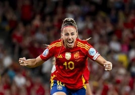 Athenea celebra su gol ante Suiza