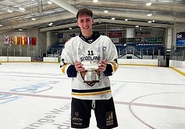 Muere una joven promesa del hockey sobre hielo al caer desde un balcón en Ibiza