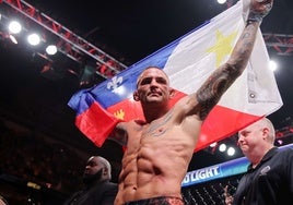 Dustin Poirier saliendo de su último combate de MMA