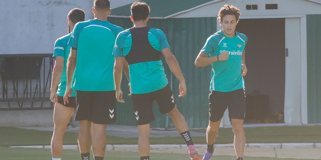 Valles y Riquelme debutan con el Betis