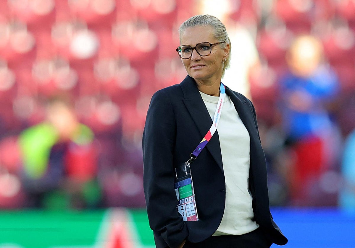 Sarina Wiegman, antes de un partido