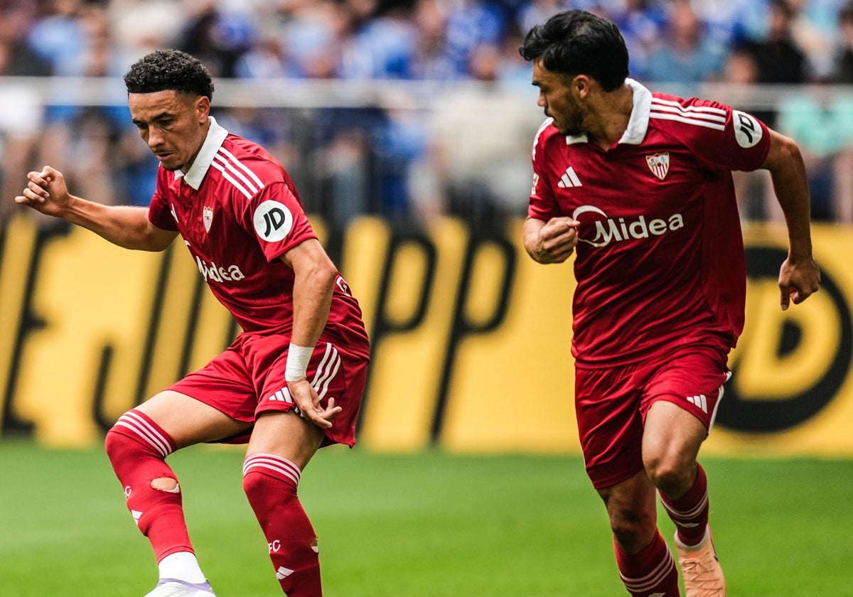 Vargas combina con Suazo en el Schalke - Sevilla