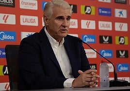 Turno para Cordón a tres semanas del fuego real en el Sevilla FC