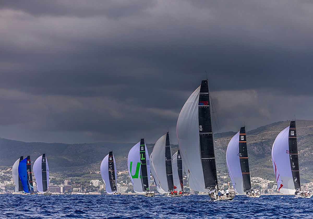 Cielos grises en la bahía de Palma en el estreno de la Copa del Rey
