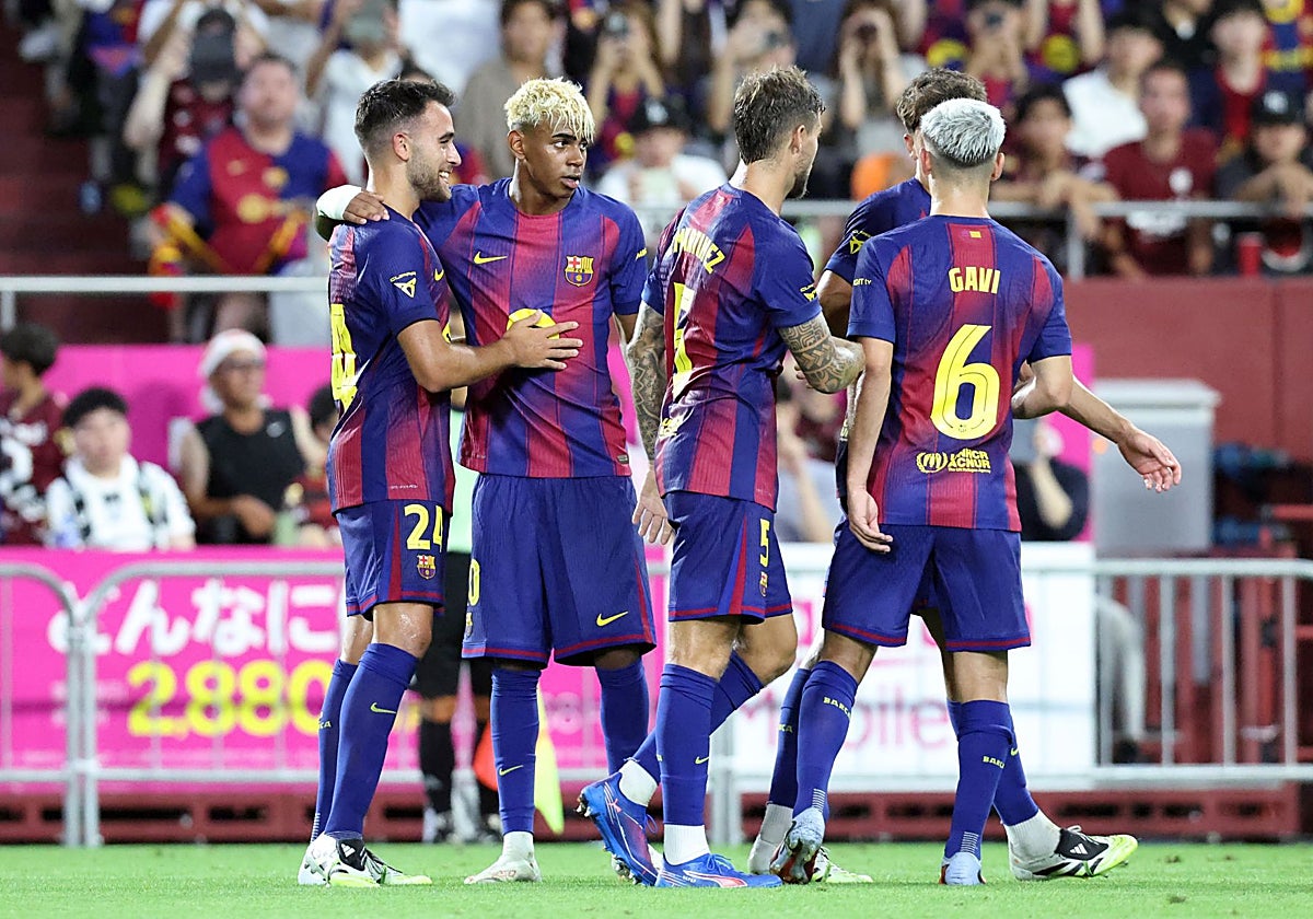 Los jugadores del Barça celebran un gol ante el Vissel Kobe japonés