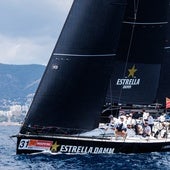 El Estrella Damm y el Nadir en plena acción en la bahía de Palma