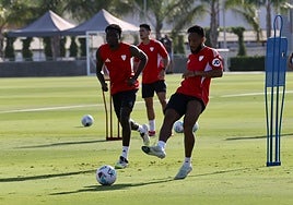 La plaga de lesiones sigue en el Sevilla FC: Ejuke también cae