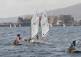 Leo Molina (Optimist), Daniel Martínez (ILCA 4) y Manuel García (ILCA 6), líderes