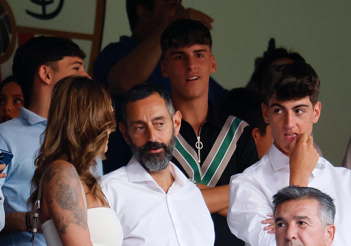 Aitor Puerta, en el palco durante el trofeo Antonio Puerta