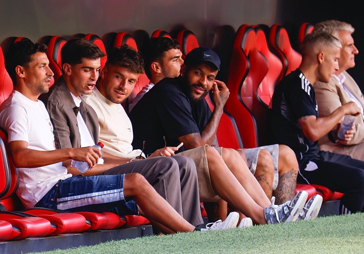 Juanlu, en el Sánchez-Pizjuán junto a Navas, Álvaro Fernández y Marcao
