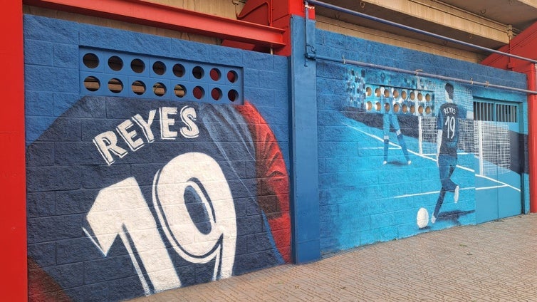 Murales en el Francisco de la Hera: José Antonio Reyes y otros espectaculares homenajes