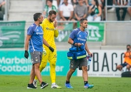 Pau López, baja en el entrenamiento tras el golpe recibido en la cabeza