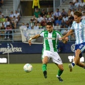Bartra, en una acción del Málaga - Betis