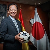 Takahiro Nakamae: «En Japón me preguntan más por la economía española que por el Real Madrid»