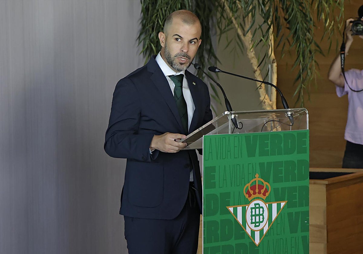 El verano de las 30 operaciones en el Betis