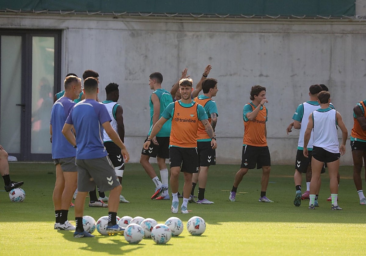Iker Losada, en el entrenamiento del Real Betis