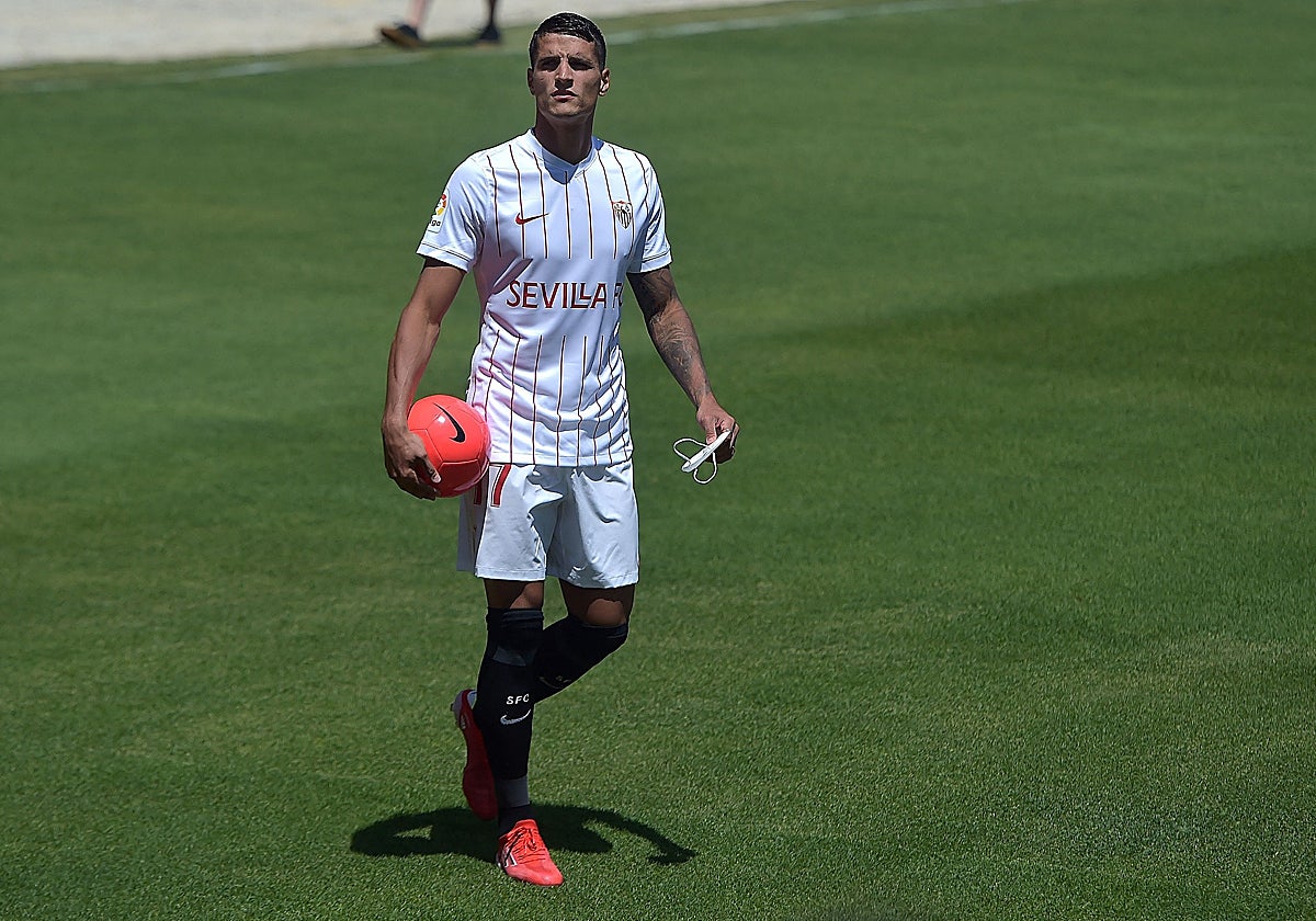 Almeyda advierte a Lamela: «Mientras no me supere a mí, estará bien»