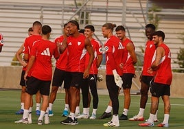 Badé se despide de sus compañeros antes de marcharse al Leverkusen