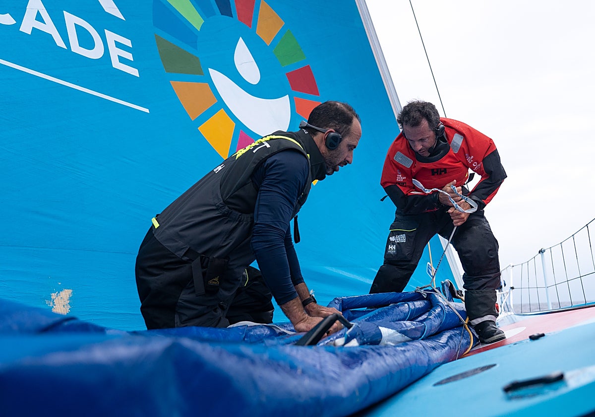 Los equipos aprovecharon las tres horas en tierra para realizar reparaciones