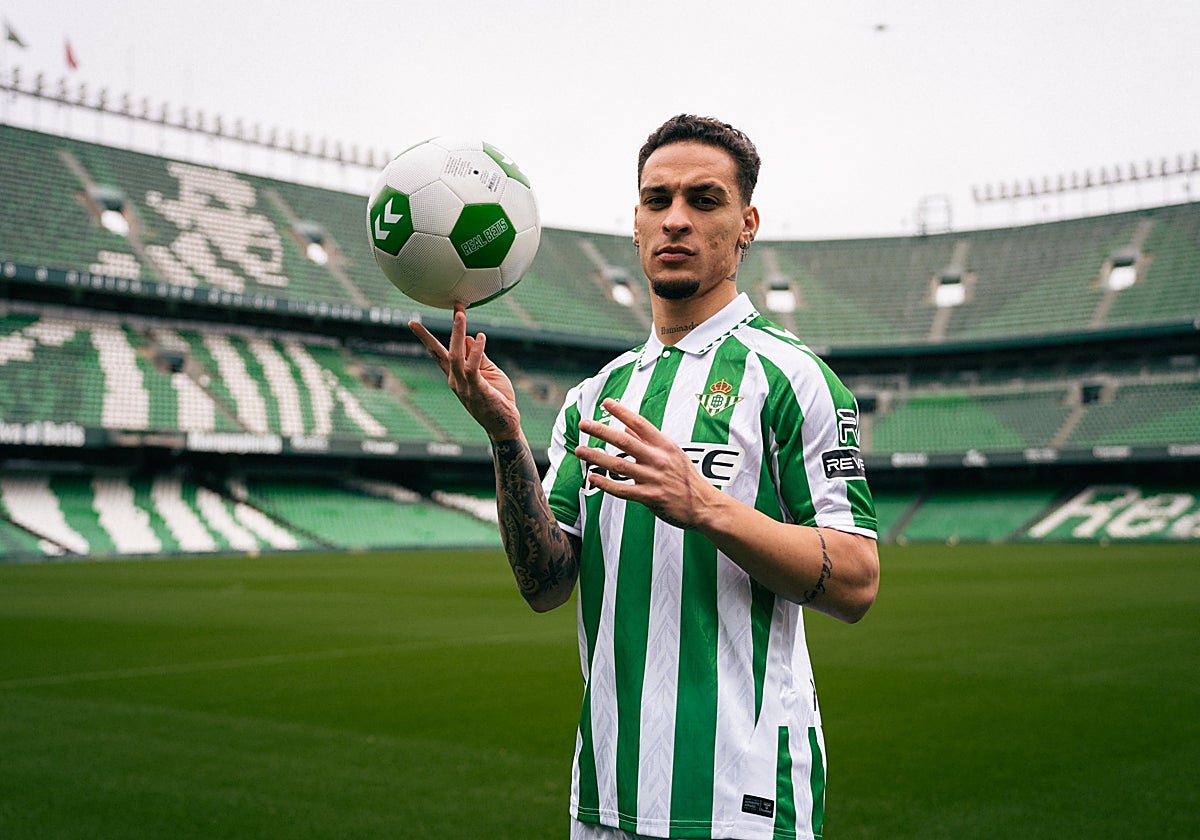 El brasileño Antony, con la camiseta del Betis