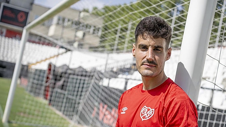 Óscar Valentín:  «Los jugadores del Rayo entendemos cómo es el barrio y la gente; quizás ese es el debe del presidente»