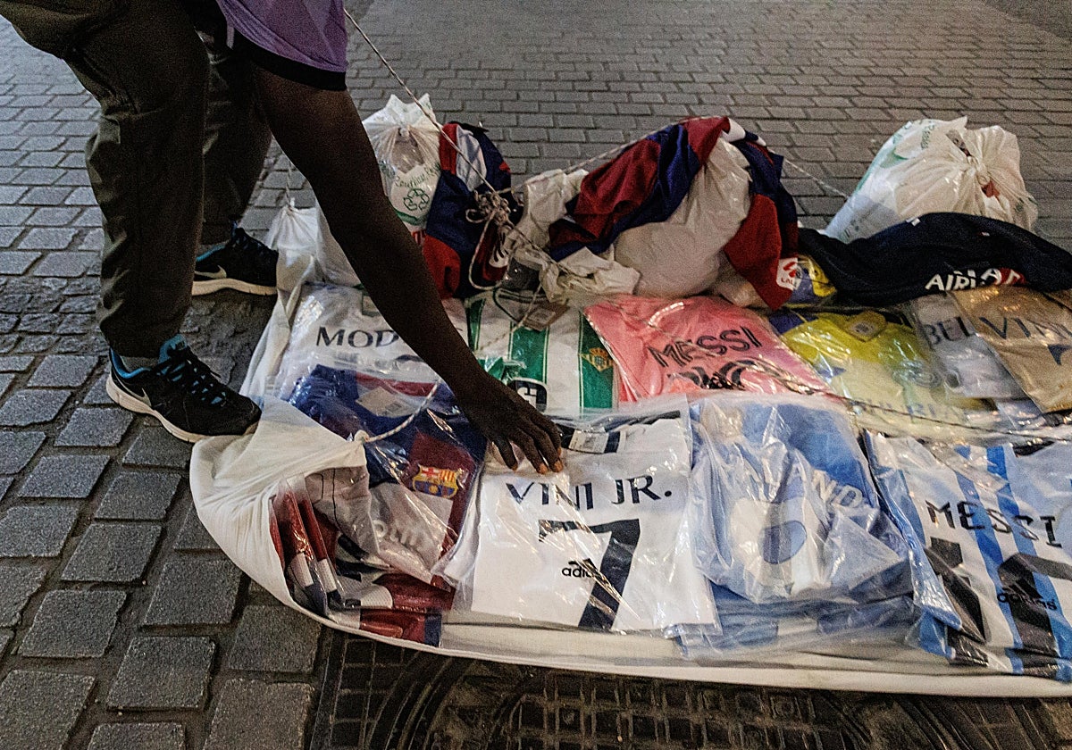 ¿Las camisetas de fútbol falsas están hundiendo a tu equipo? Así afectan a la economía de los equipos