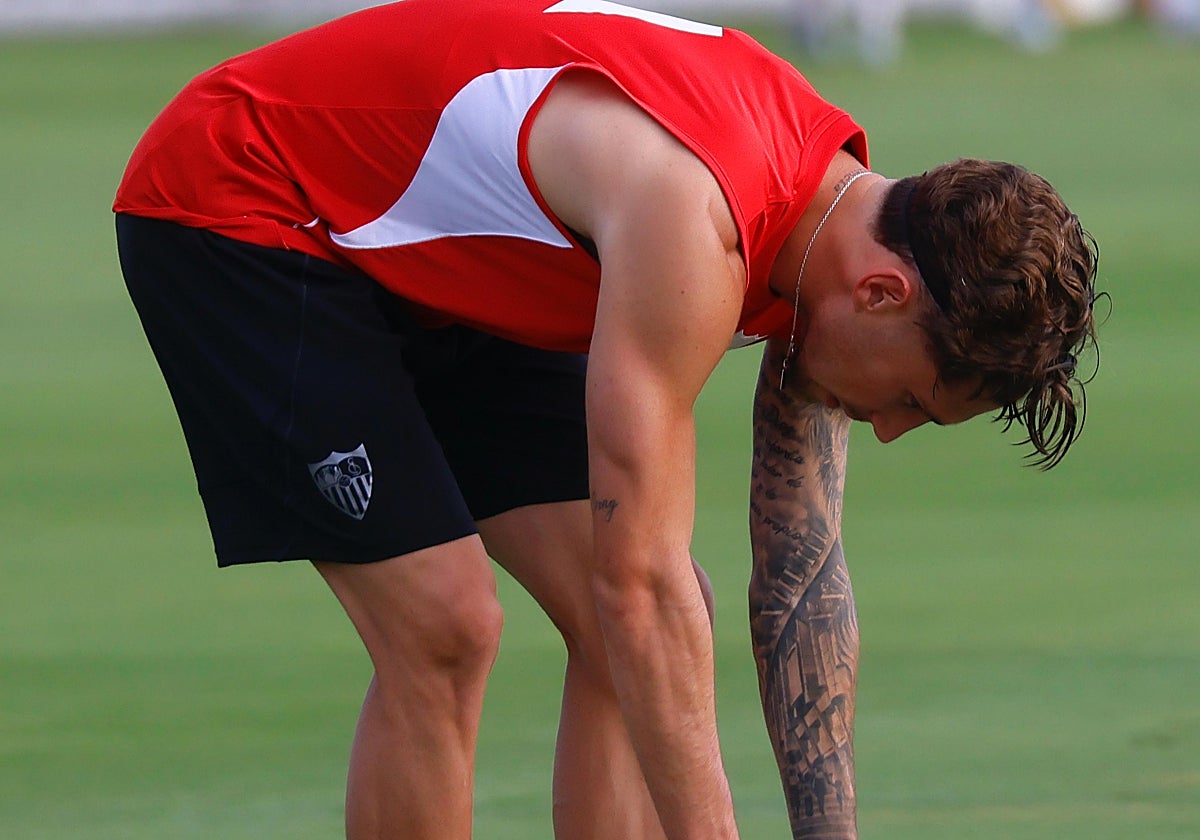 Carmona no ve clara su salida al Forest, pero el Sevilla FC mantiene el negocio abierto