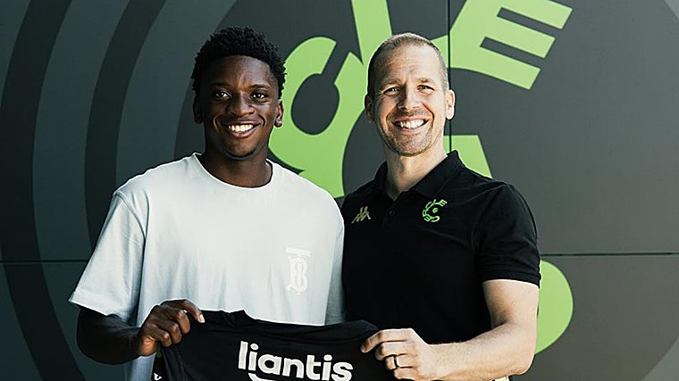 Nazinho, en la &#039;pole&#039; para el lateral izquierdo del Betis a la espera del adiós de Ricardo