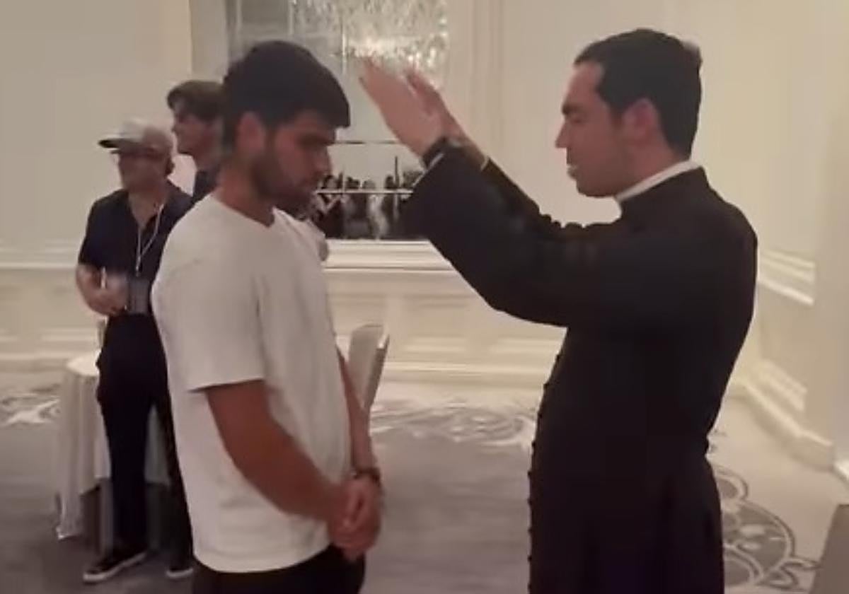 Alcaraz, bendecido por un sacerdote de la catedral de San Patricio de Nueva York antes del US Open