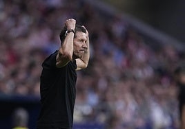 A Simeone se le atraganta la renovación