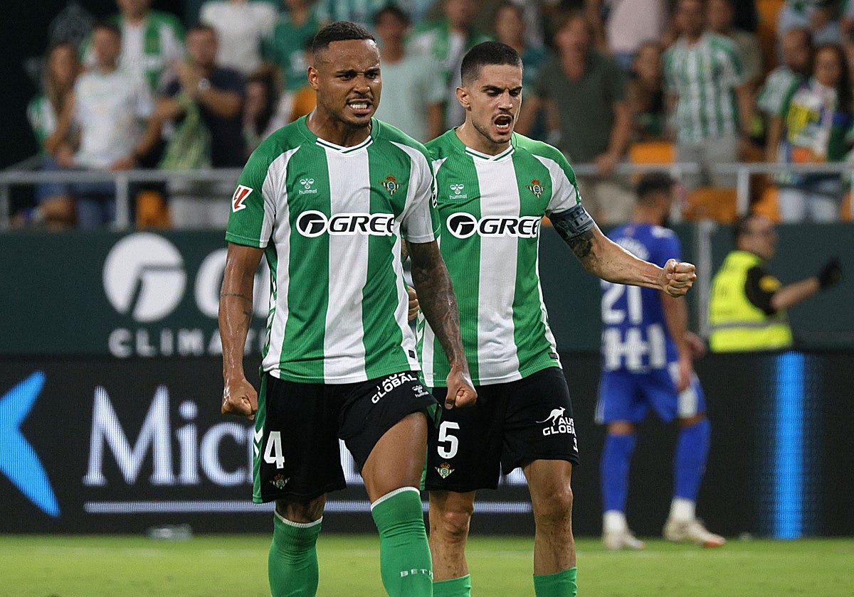 Natan y Bartra celebran el triunfo del Betis ante el Alavés con portería a cero