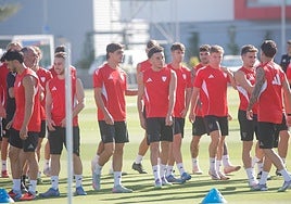 Vargas se entrena con el Sevilla a la espera de su posible traspaso al Villarreal