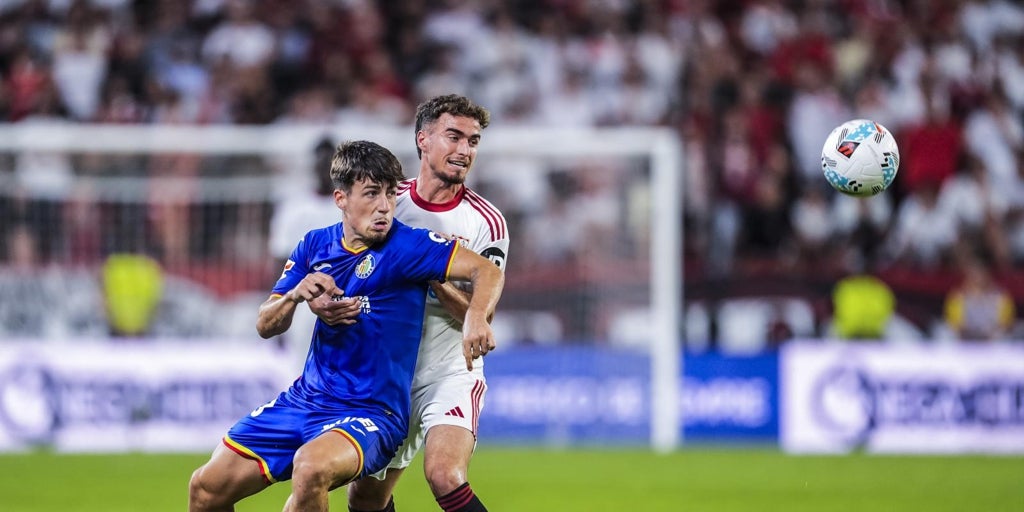 Sevilla y Elche, cerca de cerrar la cesión de Adrià Pedrosa