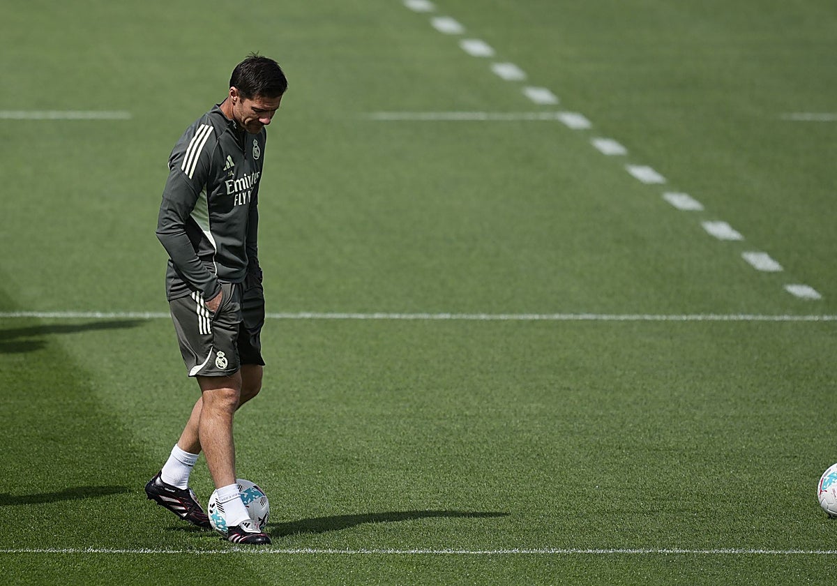 Xabi Alonso, durante el entrenamiento de este viernes
