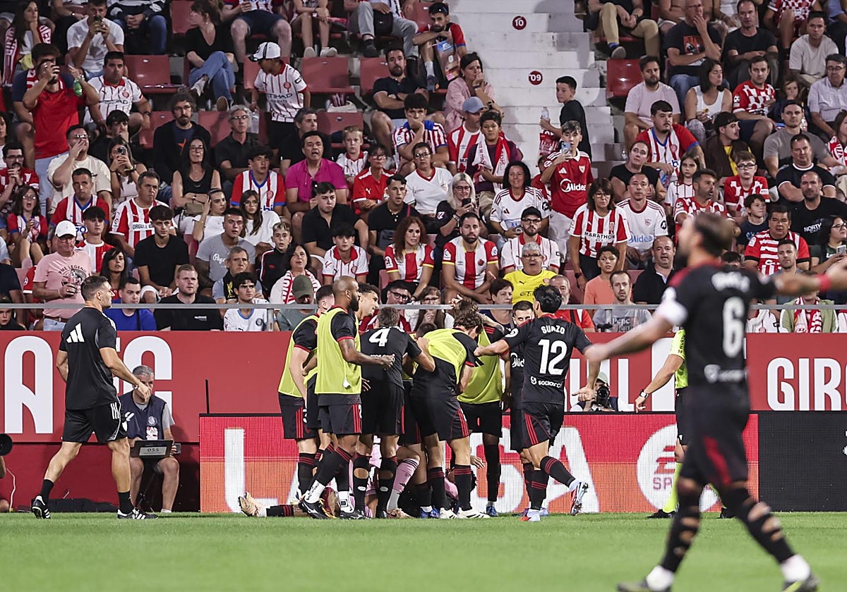 Al Sevilla FC le urge desbloquear su mercado