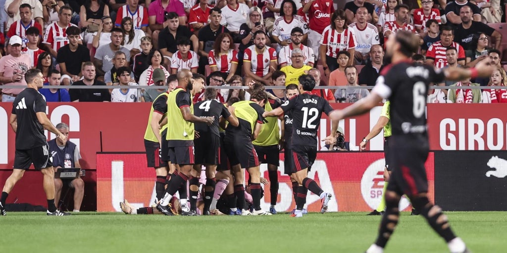 Al Sevilla FC le urge desbloquear su mercado