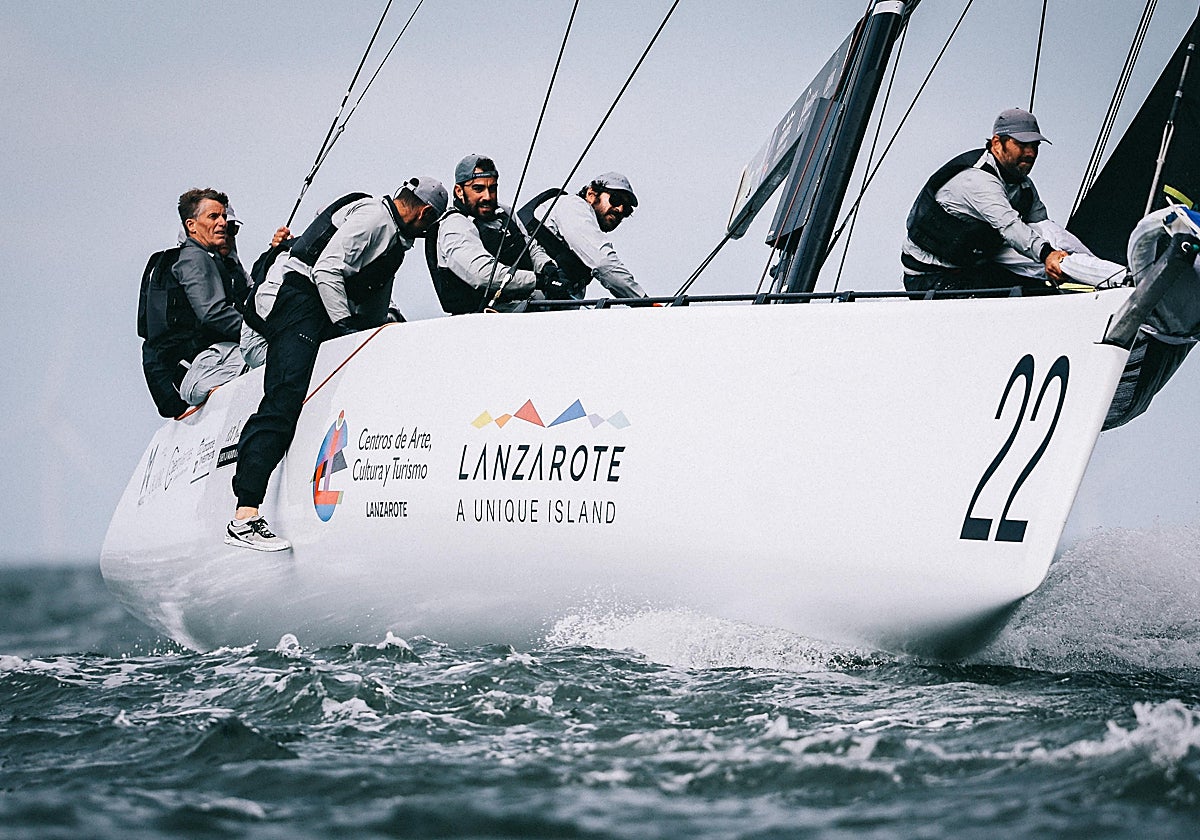 El Lanzarote Calero Sailing Team en plena acción en el Mundial de RC44