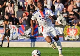 El Sevilla FC negocia por Enzo Molebe, el sustituto de Idumbo