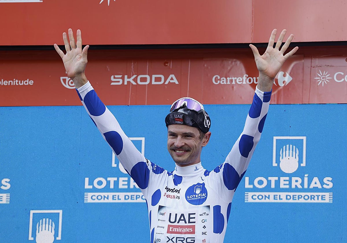 Jay Vine, en el podio