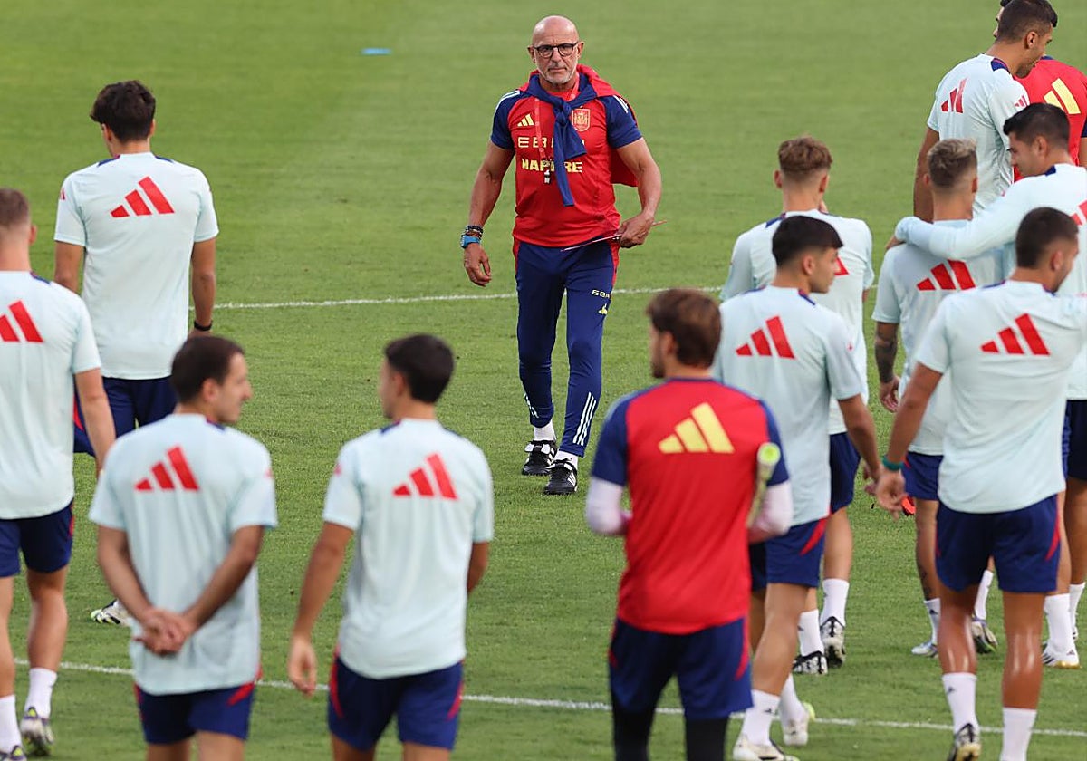 La selección española, durante su entrenamiento previo al partido ante Bulgaria