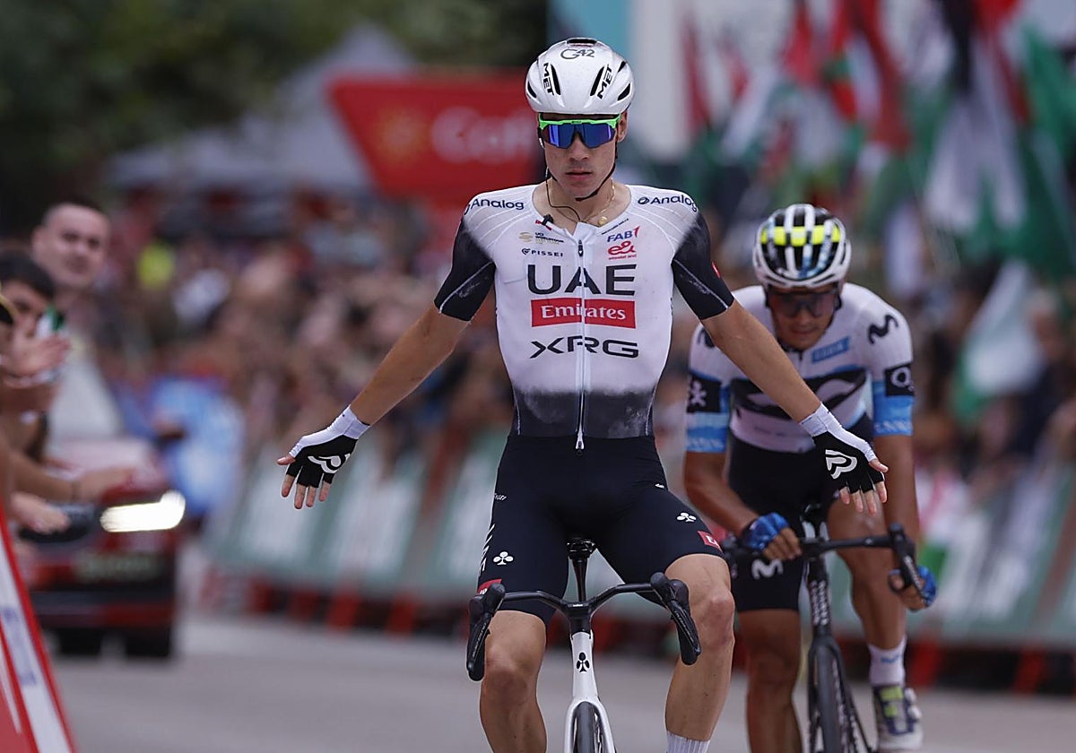 Juan Ayuso se impuso a Javi Romo