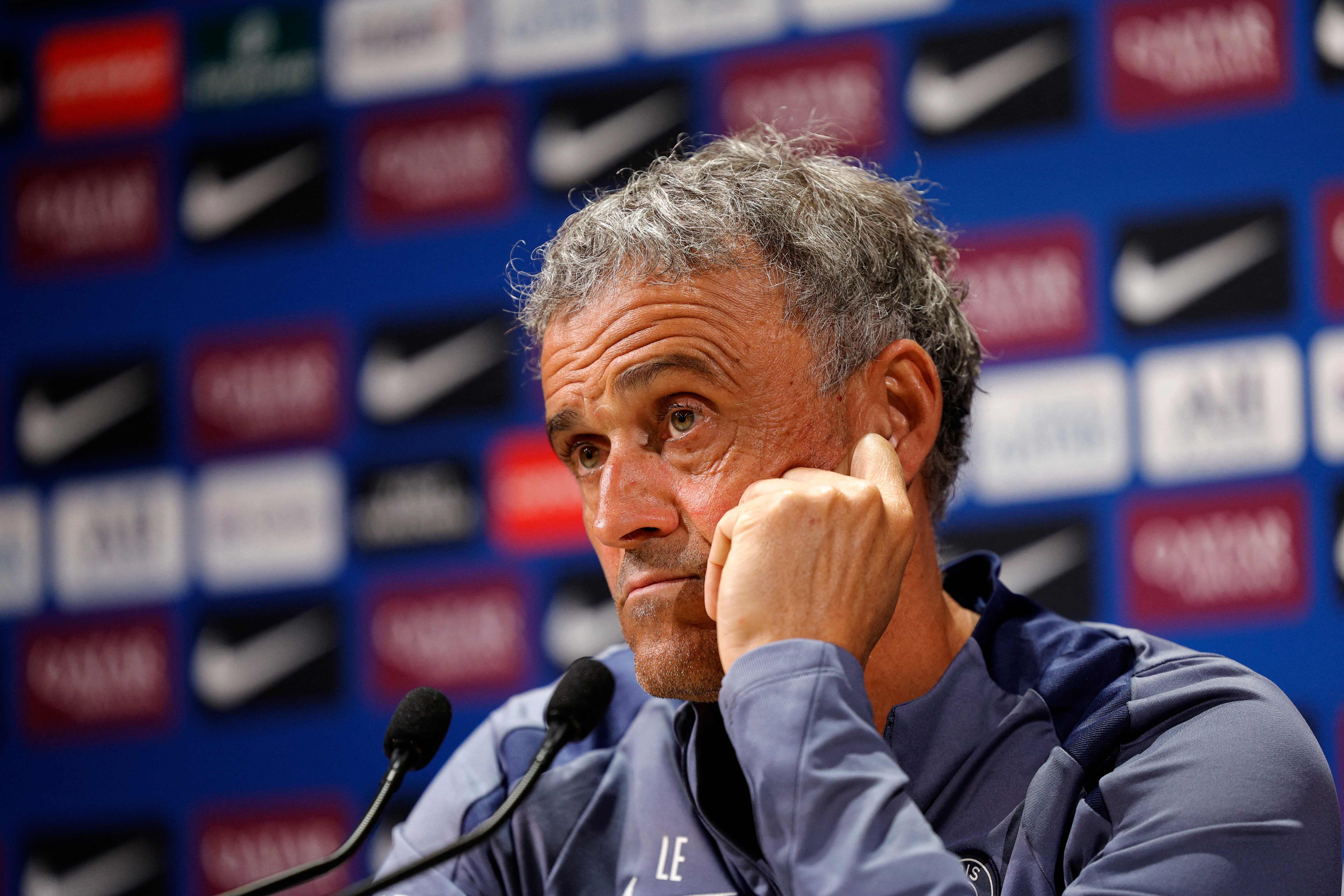 Luis Enrique, hospitalizado tras romperse la clavícula en una caída en bicicleta