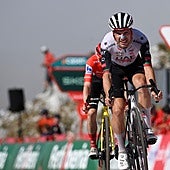 Almeida le exige más a Vingegaard en el Angliru